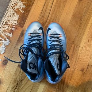 KD V Blue and Orange. USED